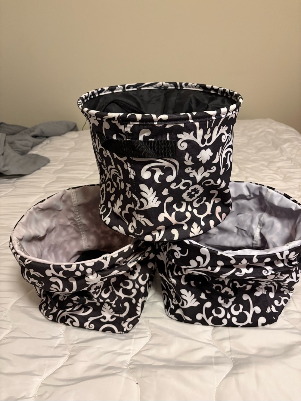 Thirty-One Cinch-Top Bin in black Parisian  pop damask plus two collapsible bins